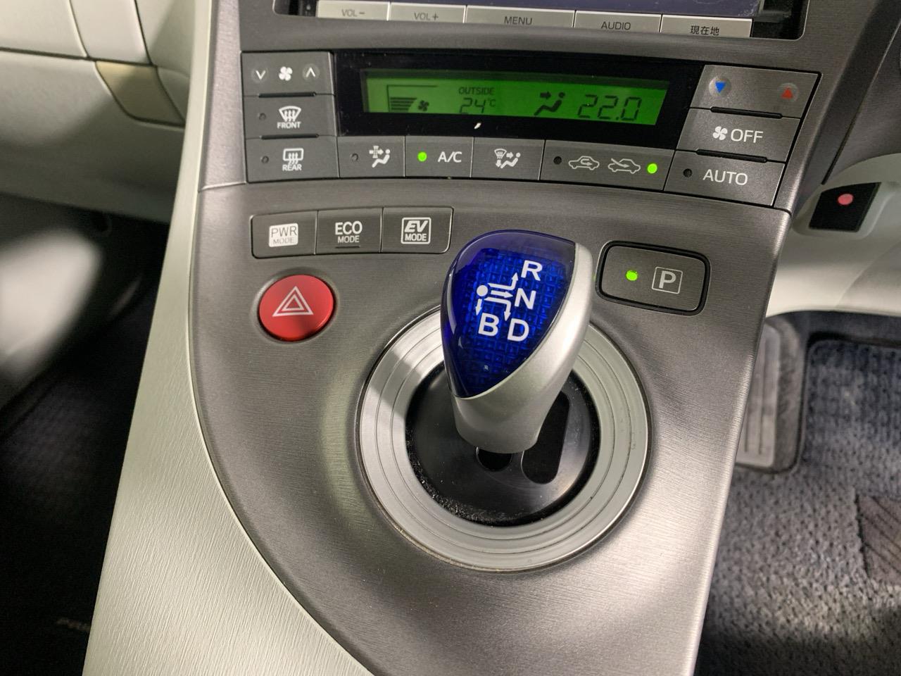 2015 Toyota Prius S Touring Selection Hatchback REVERSING CAMERA + AUTO LIGHTS + PUSH BUTTON START