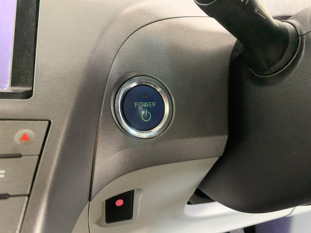 2015 Toyota Prius S Touring Selection Hatchback REVERSING CAMERA + AUTO LIGHTS + PUSH BUTTON START