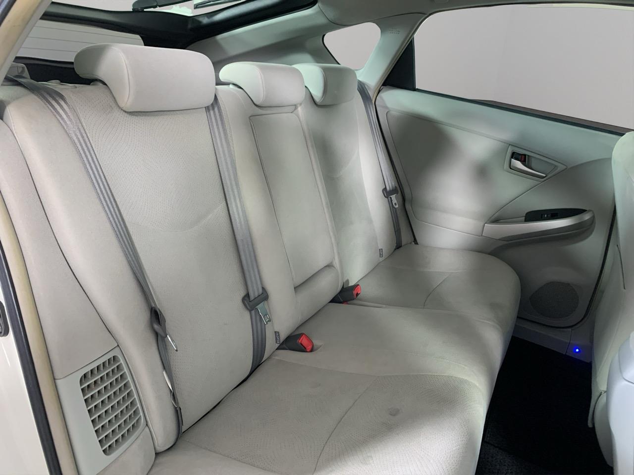 2015 Toyota Prius S Touring Selection Hatchback REVERSING CAMERA + AUTO LIGHTS + PUSH BUTTON START