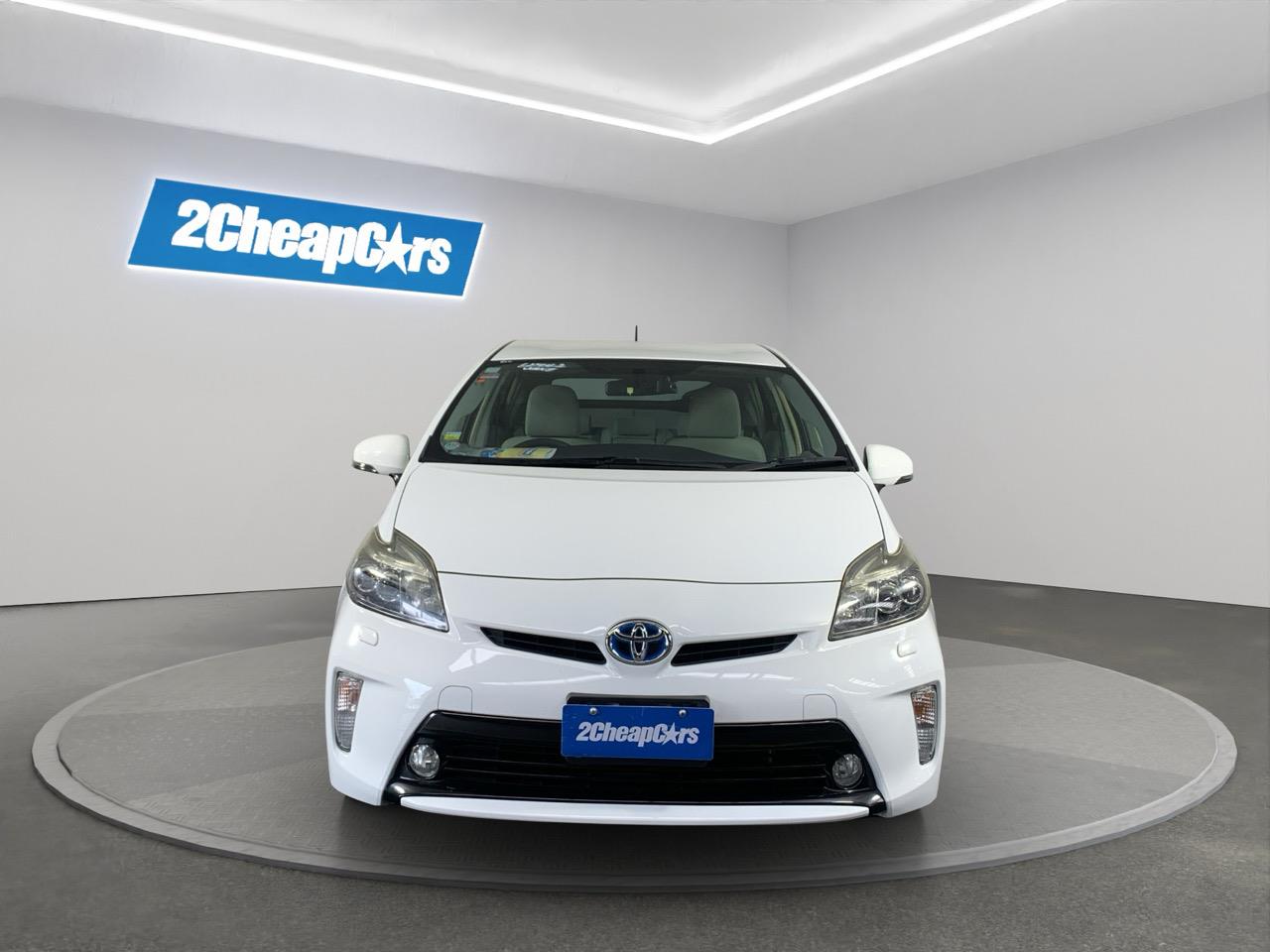 2015 Toyota Prius S Touring Selection Hatchback REVERSING CAMERA + AUTO LIGHTS + PUSH BUTTON START