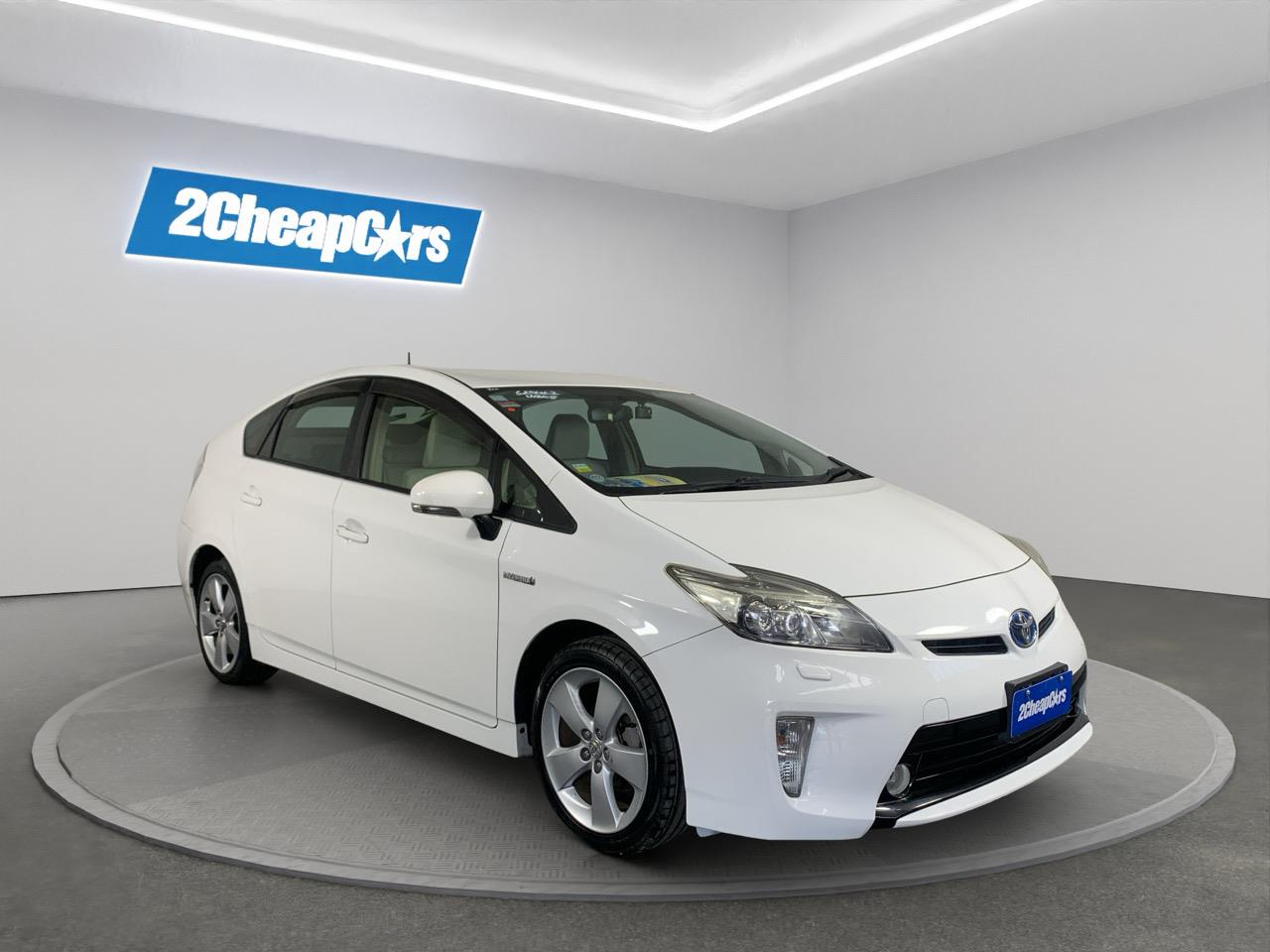 2015 Toyota Prius S Touring Selection Hatchback REVERSING CAMERA + AUTO LIGHTS + PUSH BUTTON START
