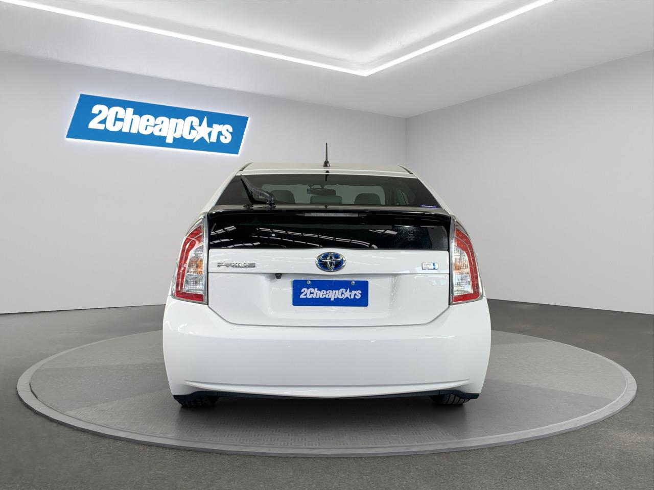 2015 Toyota Prius S Touring Selection Hatchback REVERSING CAMERA + AUTO LIGHTS + PUSH BUTTON START