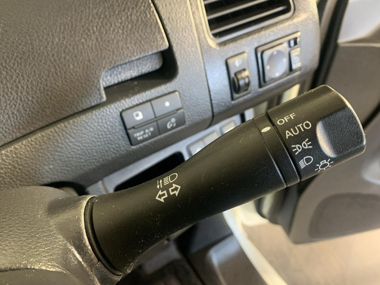 2013 Nissan Serena Hybrid People Mover POWER SLIDING DOOR + REVERSING CAMERA + SMART KEY