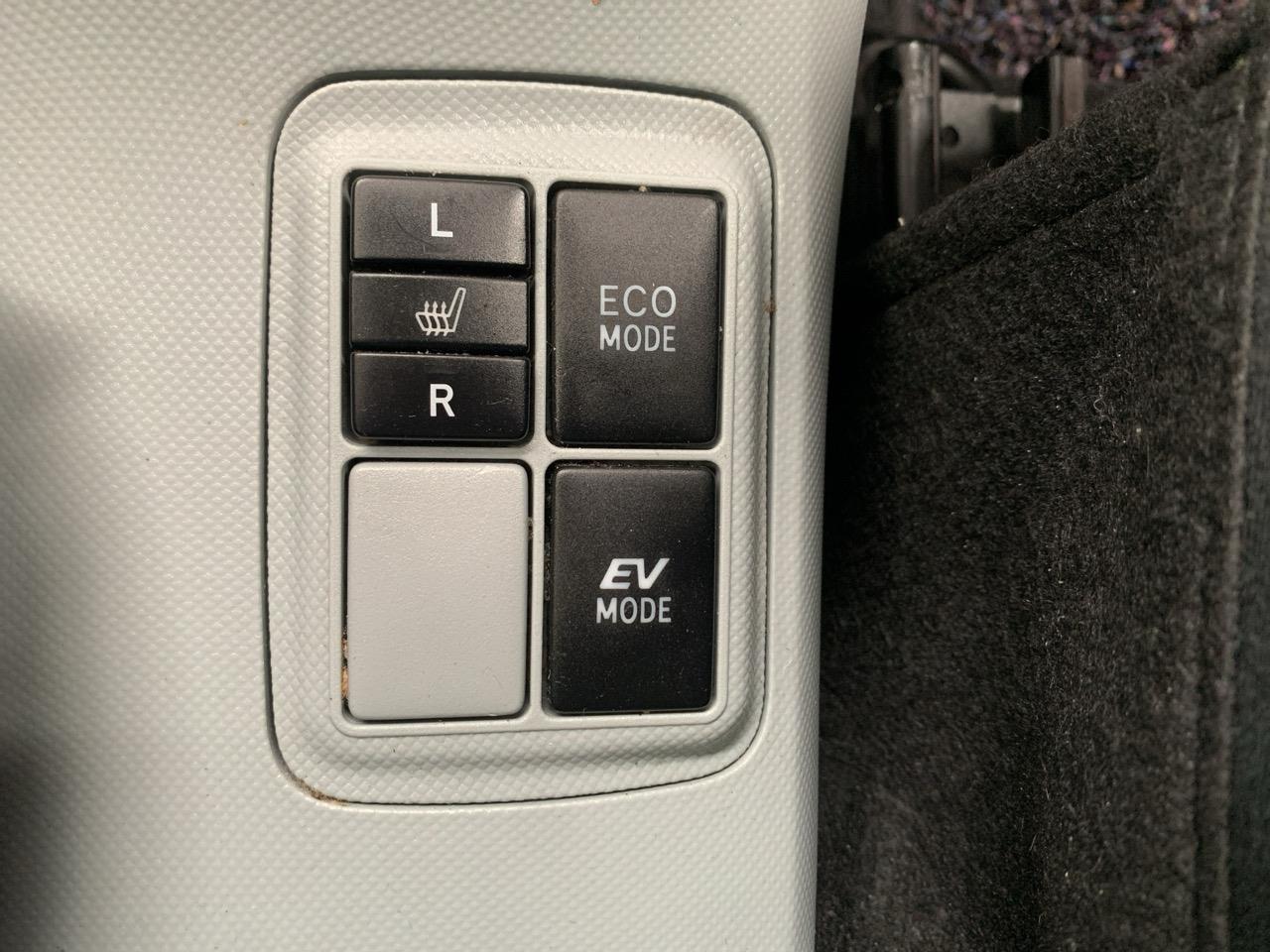 2014 Toyota Aqua S Hatchback HEATED SEATS + REVERSING CAMERA + PUSH START