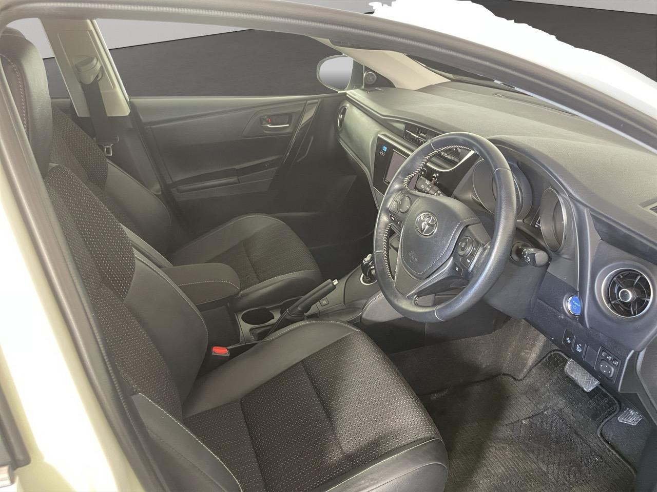 2017 Toyota Auris Corolla Hybrid G Hatchback LOW KM + AUTO LIGHTS + PUSH START