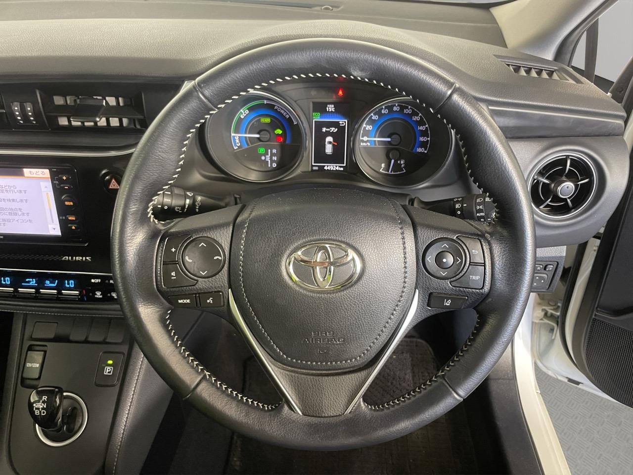 2017 Toyota Auris Corolla Hybrid G Hatchback LOW KM + AUTO LIGHTS + PUSH START