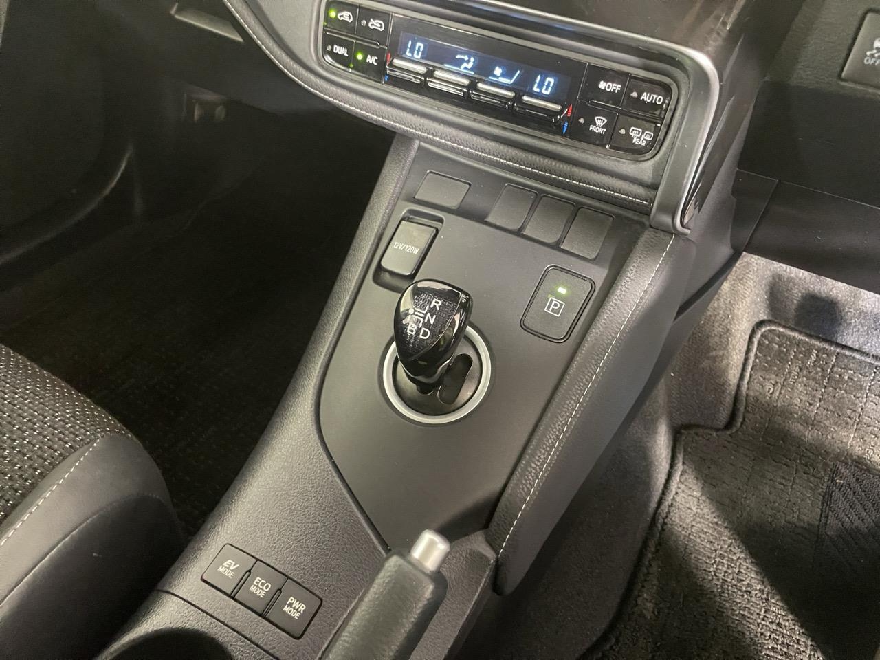 2017 Toyota Auris Corolla Hybrid G Hatchback LOW KM + AUTO LIGHTS + PUSH START