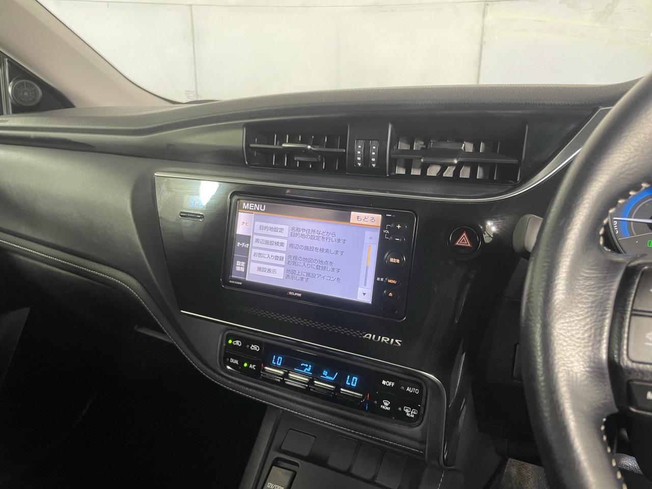 2017 Toyota Auris Corolla Hybrid G Hatchback LOW KM + AUTO LIGHTS + PUSH START