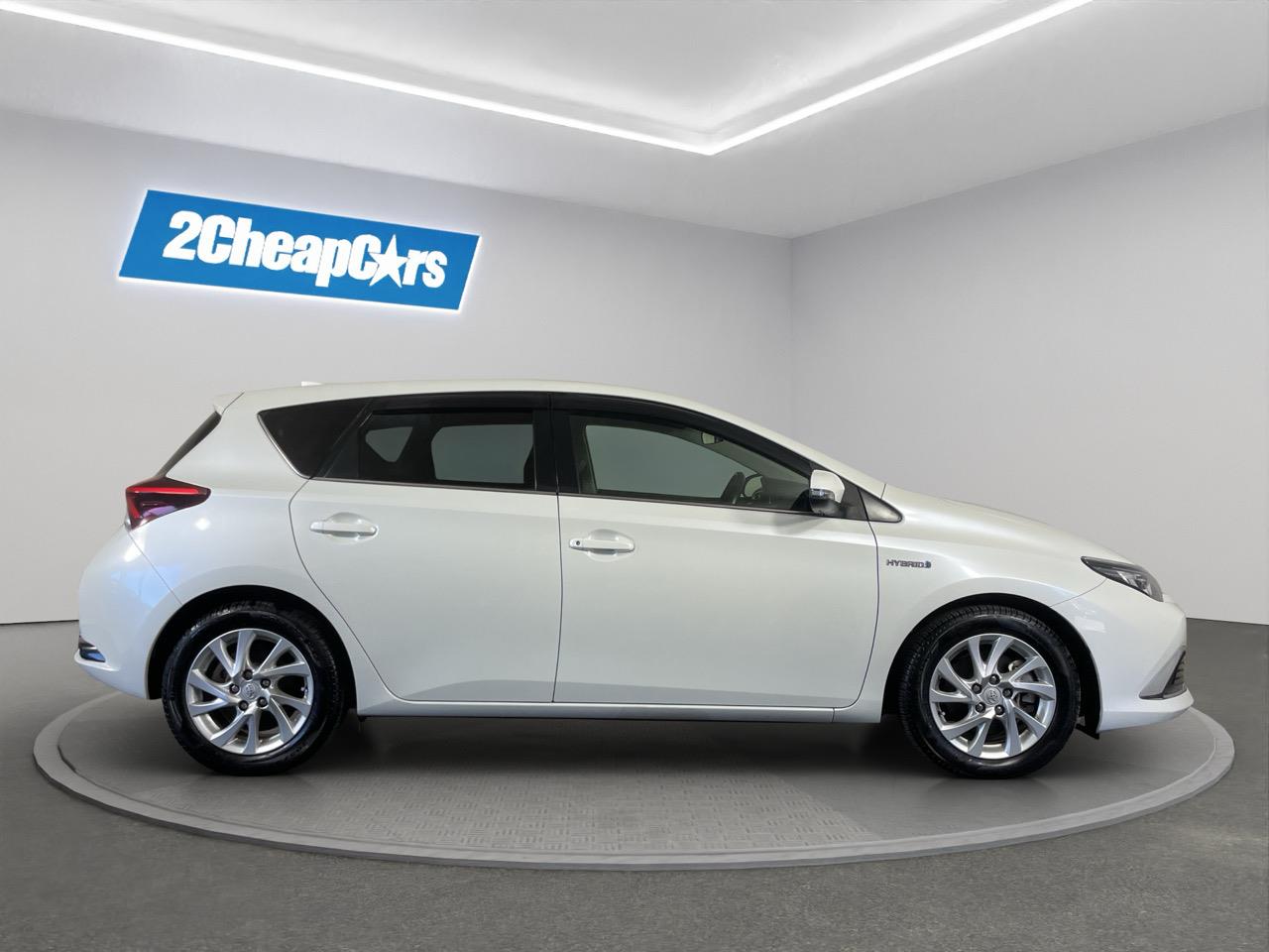 2017 Toyota Auris Corolla Hybrid G Hatchback LOW KM + AUTO LIGHTS + PUSH START