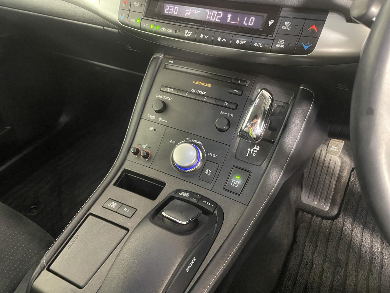 2013 Lexus CT200h Hybrid Hatchback CRUISE CONTROL + REVERSING CAMERA + HEATED SEATS