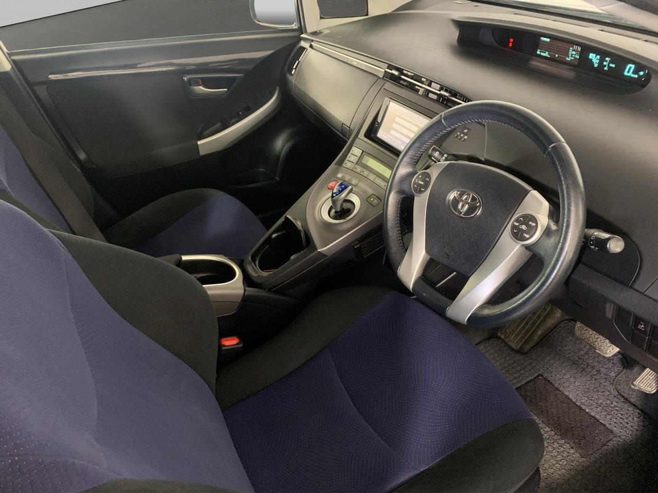 2014 Toyota Prius S Hatchback PUSH BUTTON START + AUTO LIGHTS