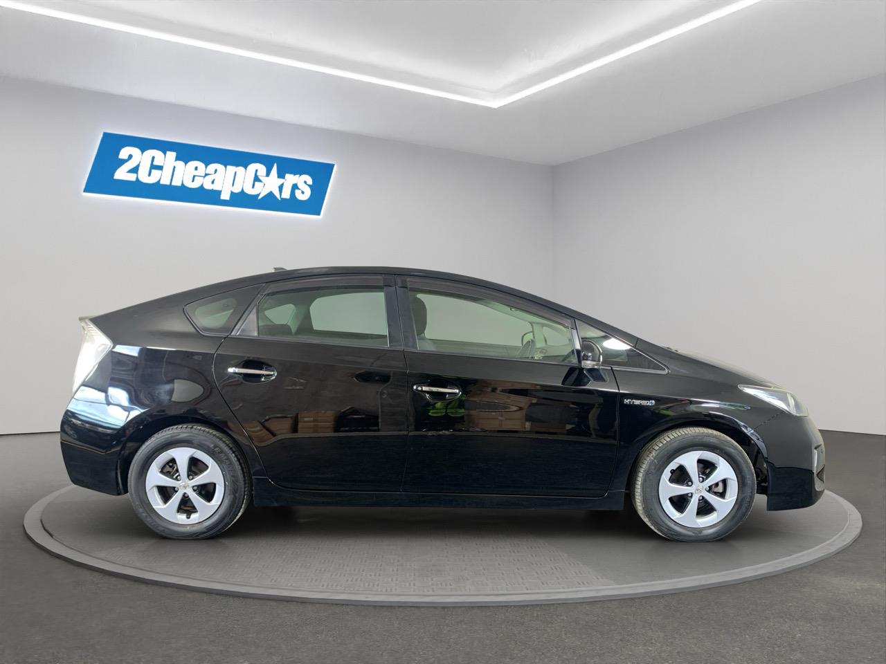 2014 Toyota Prius S Hatchback PUSH BUTTON START + AUTO LIGHTS
