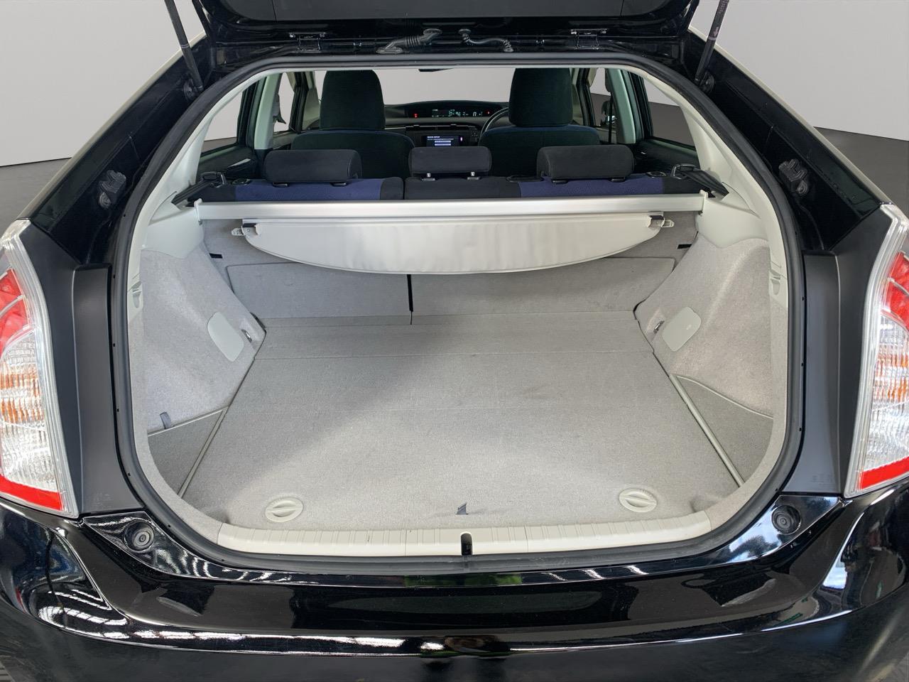 2014 Toyota Prius S Hatchback PUSH BUTTON START + AUTO LIGHTS