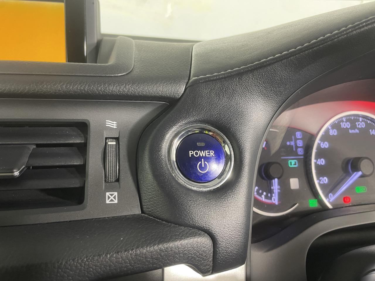 2012 Lexus CT200h  Hatchback HEATED SEATS + REVERSING CAMERA + PUSH START