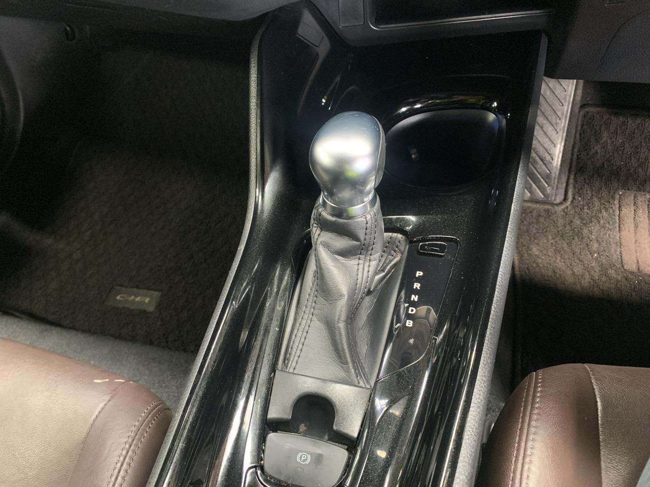 2017 Toyota C-HR HYBRID G LEATHER EDITION RV/SUV CRUISE CONTROL + HEATED SEATS + REVERSING CAMERA