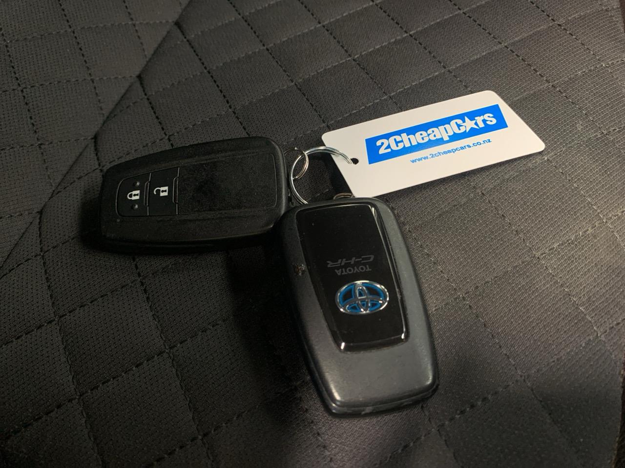 2017 Toyota C-HR HYBRID G LEATHER EDITION RV/SUV CRUISE CONTROL + HEATED SEATS + REVERSING CAMERA