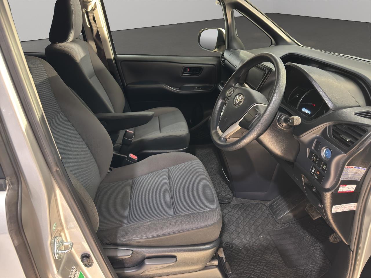 2014 Toyota Noah Hybrid X People Mover POWER SLIDING DOOR + SMART KEY