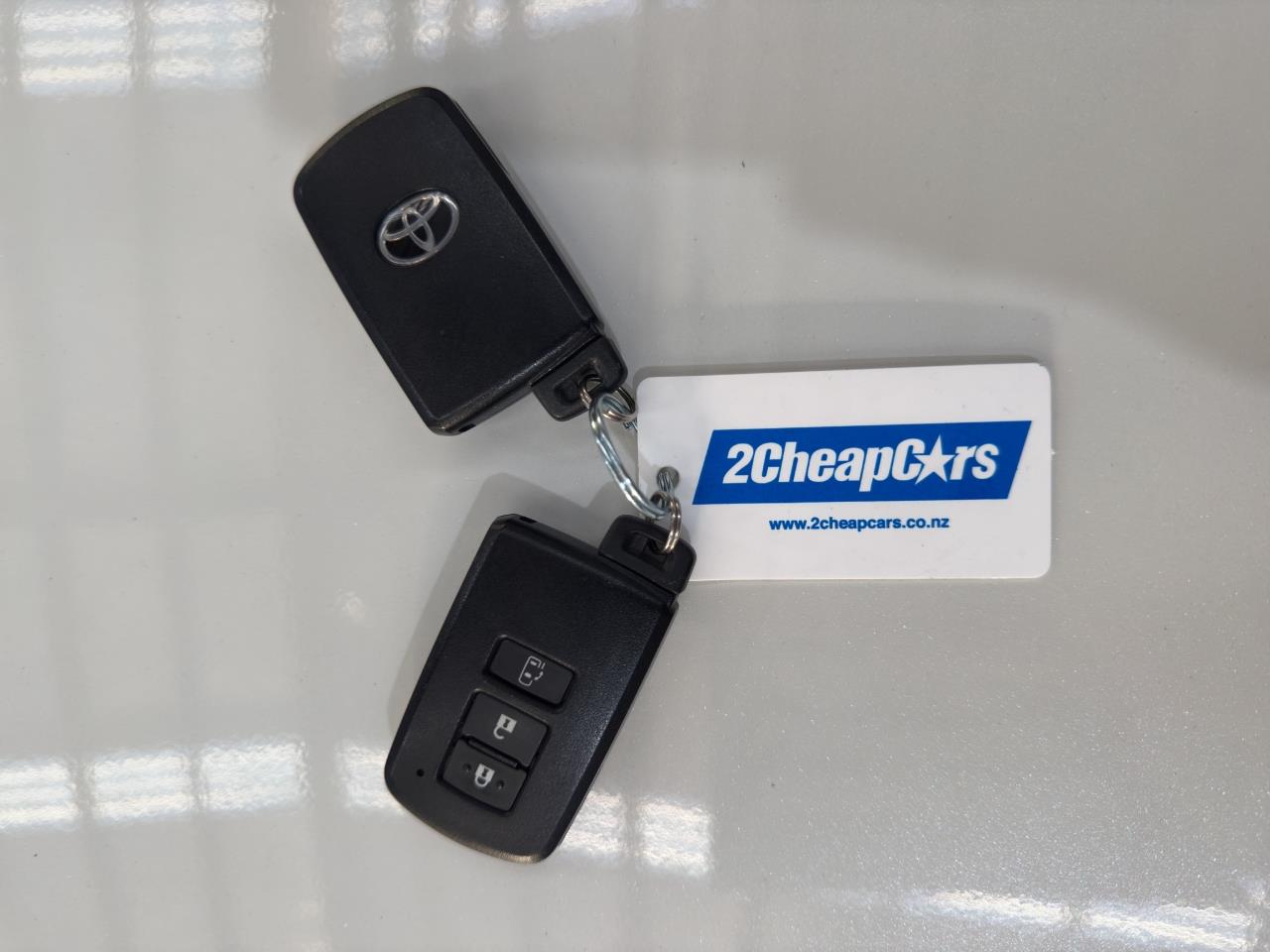 2014 Toyota Noah Hybrid X People Mover POWER SLIDING DOOR + SMART KEY