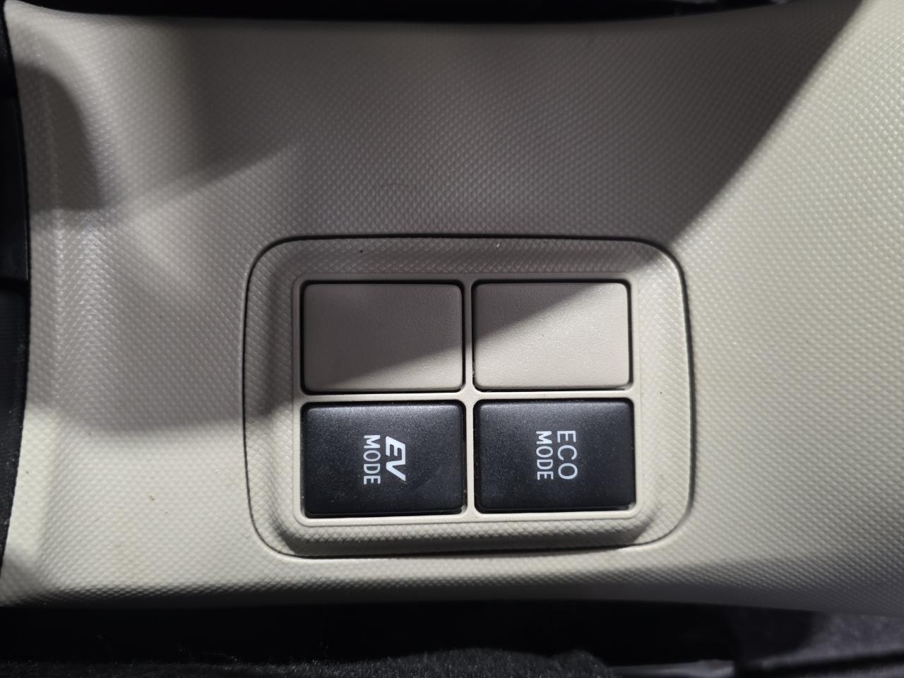 2012 Toyota Aqua G Hatchback REVERSING CAMERA + PUSH BUTTON START + AUTO LIGHTS