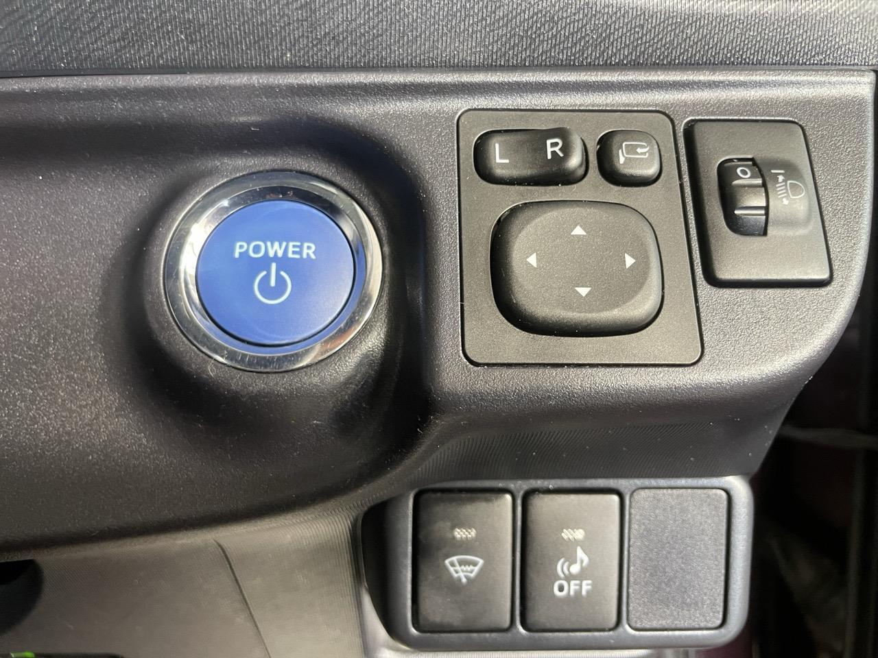 2015 Toyota Aqua Facelift Model S Hatchback REVERSING CAMERA + HEATED SEATS + PUSH START