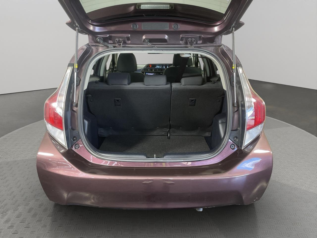 2015 Toyota Aqua Facelift Model S Hatchback REVERSING CAMERA + HEATED SEATS + PUSH START