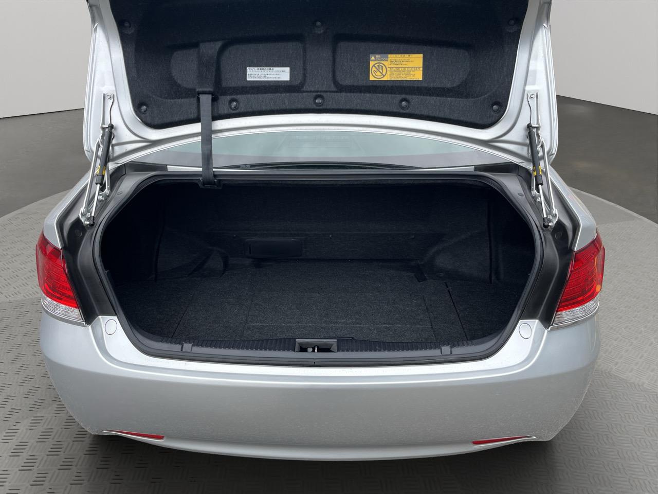 2013 Toyota Crown Hybrid Royal Saloon Sedan HYBRID LUXURY SEDAN + CRUISE CONTROL 