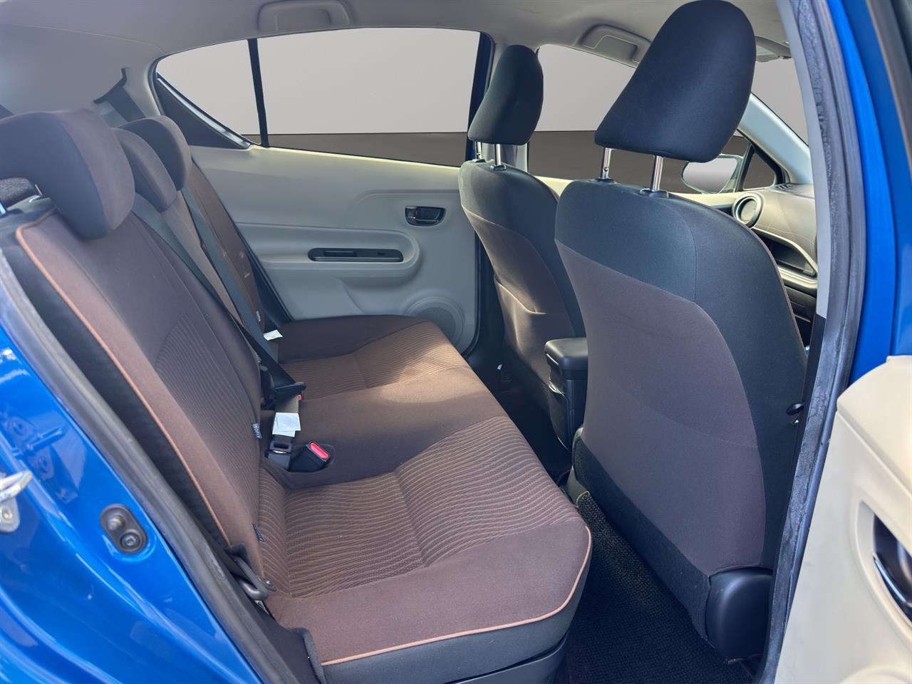 2013 Toyota Aqua S Hybrid PUSH BUTTON START + AUTO LIGHTS + MAG WHEELS