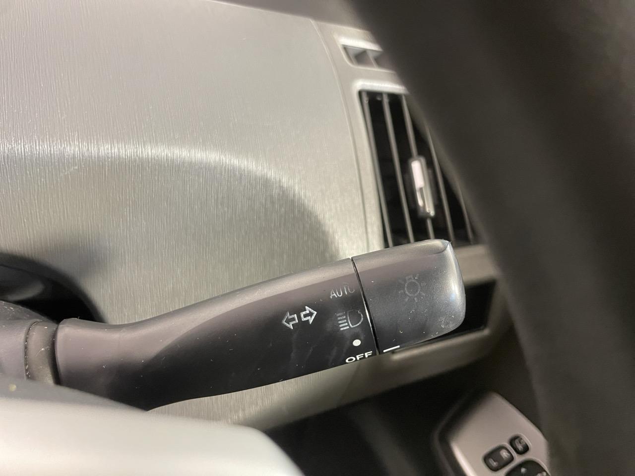 2013 Toyota Prius Alpha S Station Wagon AUTO LIGHTS + PUSH START + GREAT SPACE