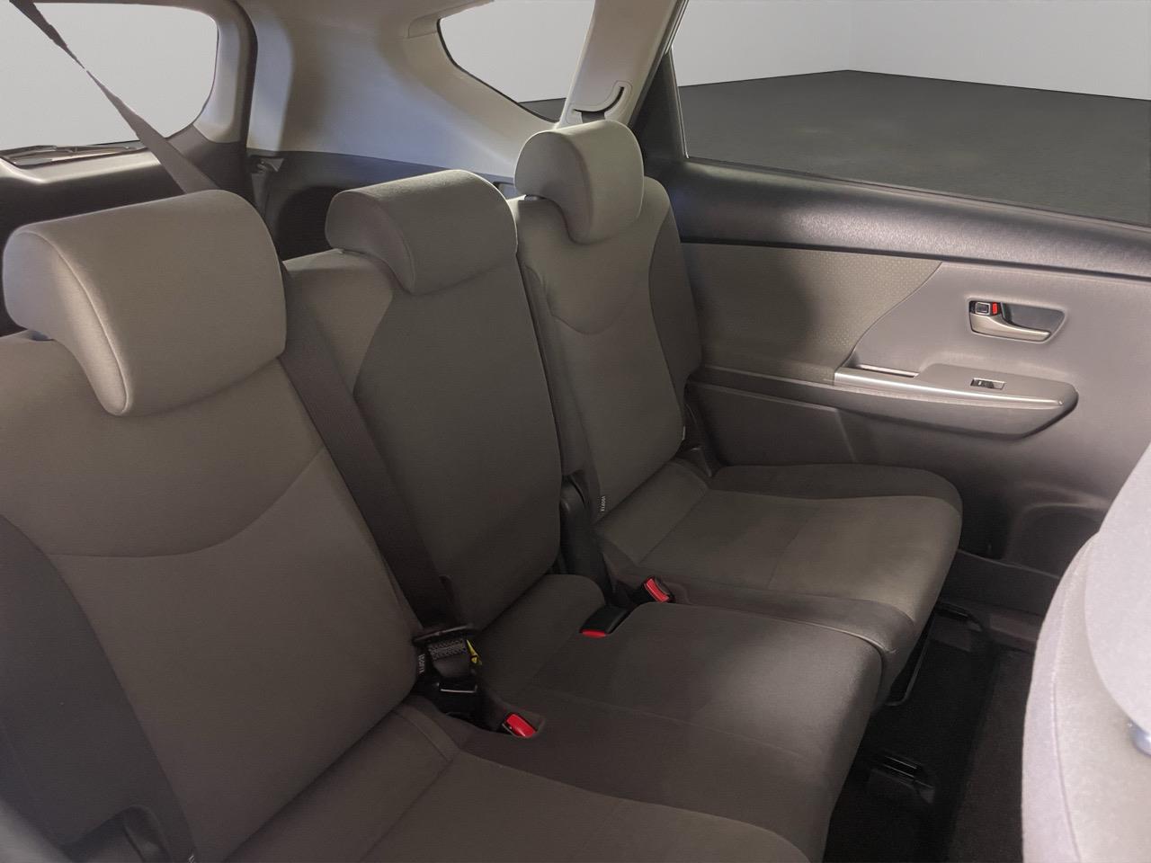 2013 Toyota Prius Alpha S Station Wagon AUTO LIGHTS + PUSH START + GREAT SPACE