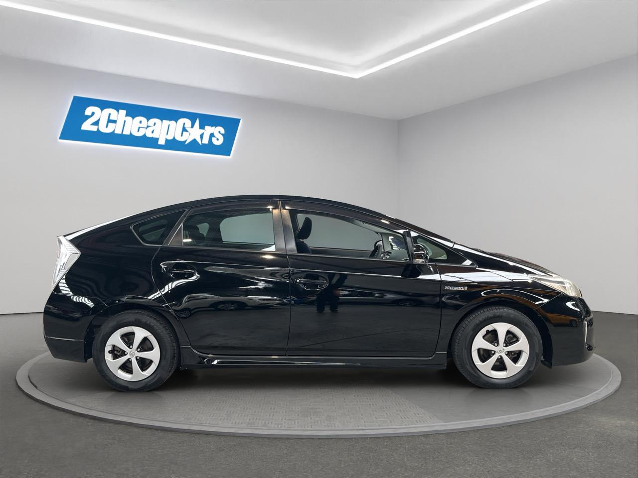 2013 Toyota Prius S Hatchback PUSH BUTTON START + REVERSING CAMERA + AUTO LIGHTS