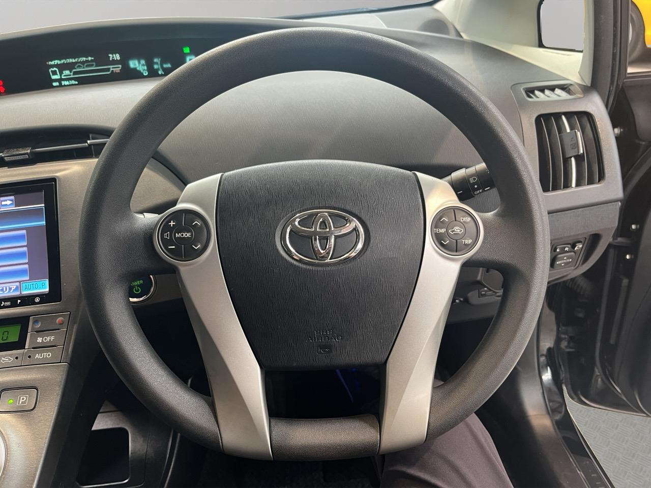 2013 Toyota Prius S Hatchback PUSH BUTTON START + REVERSING CAMERA + AUTO LIGHTS