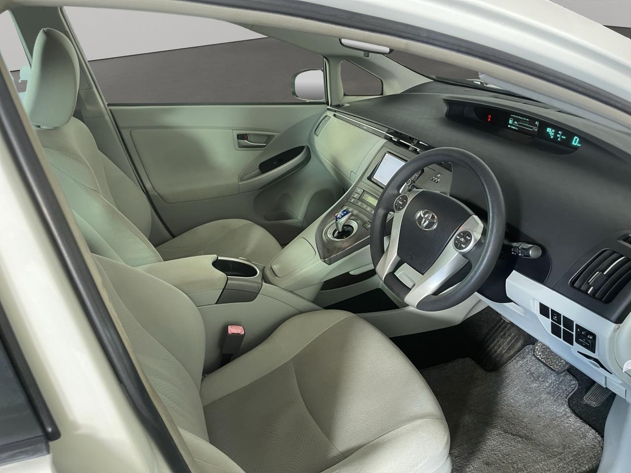 2012 Toyota Prius S Hatchback REVERSING CAMERA + AUTO LIGHTS + PUSH BUTOTN START