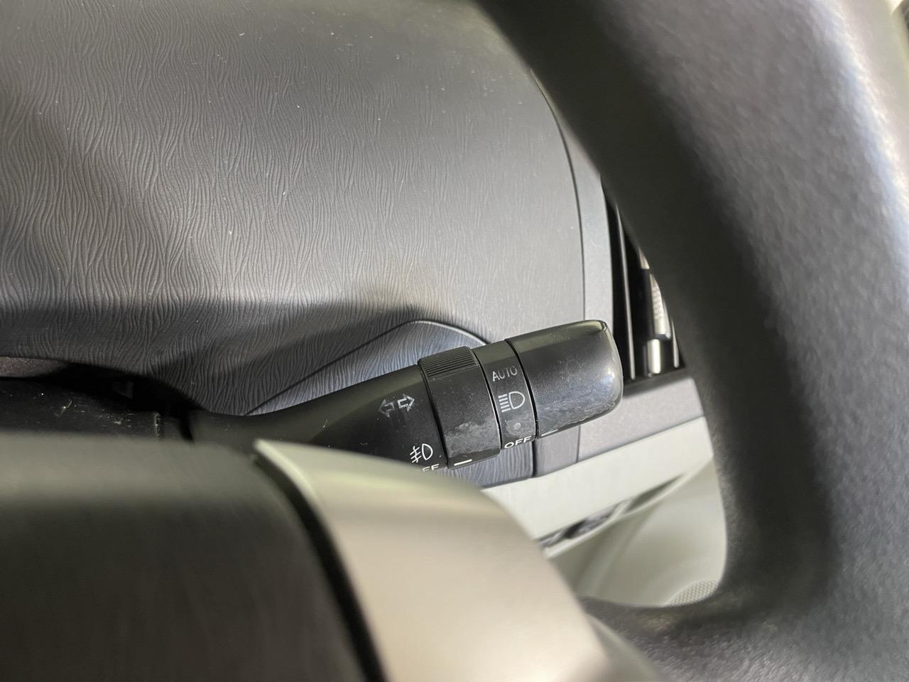 2012 Toyota Prius S Hatchback REVERSING CAMERA + AUTO LIGHTS + PUSH BUTOTN START