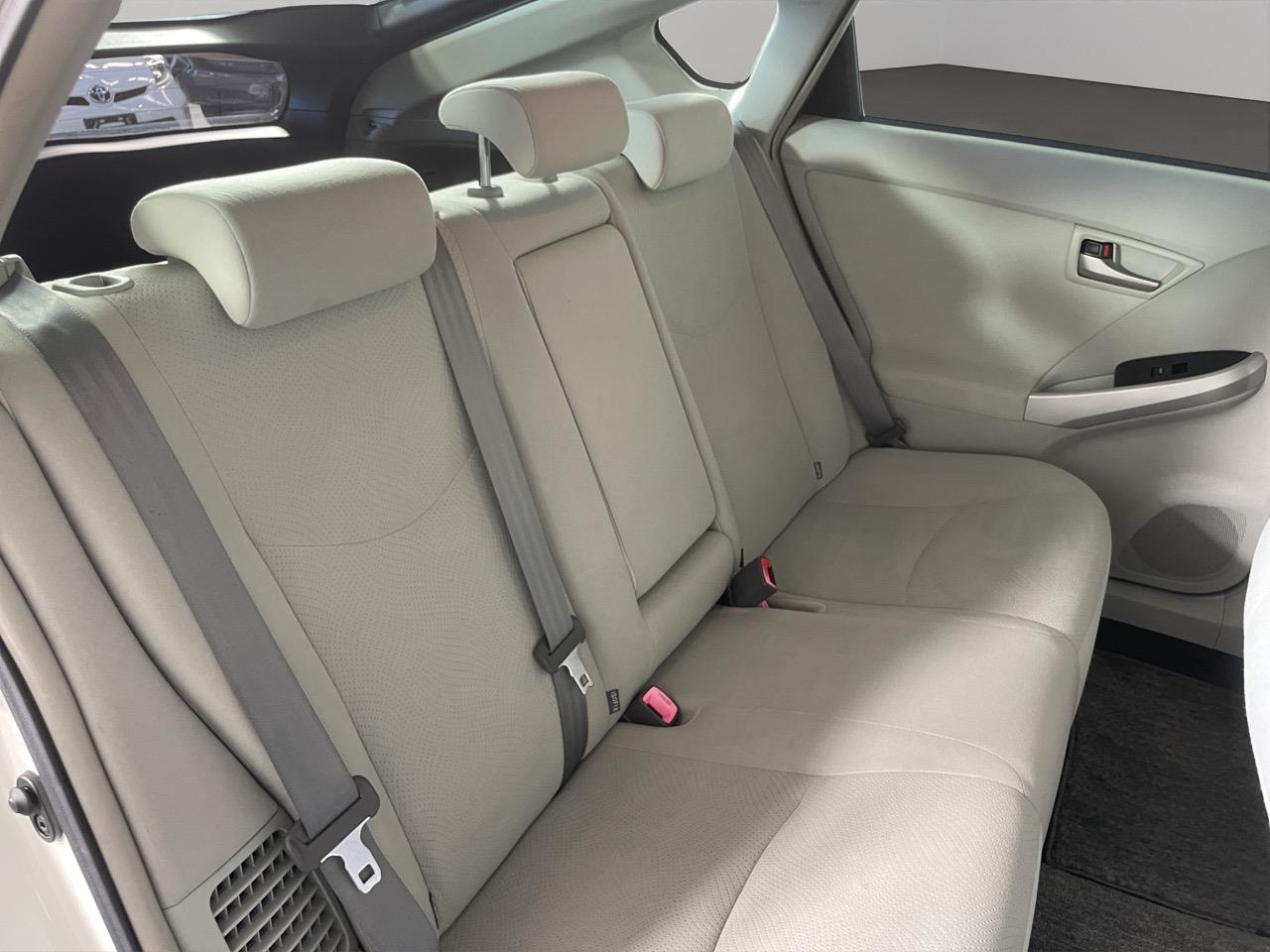 2012 Toyota Prius S Hatchback REVERSING CAMERA + AUTO LIGHTS + PUSH BUTOTN START