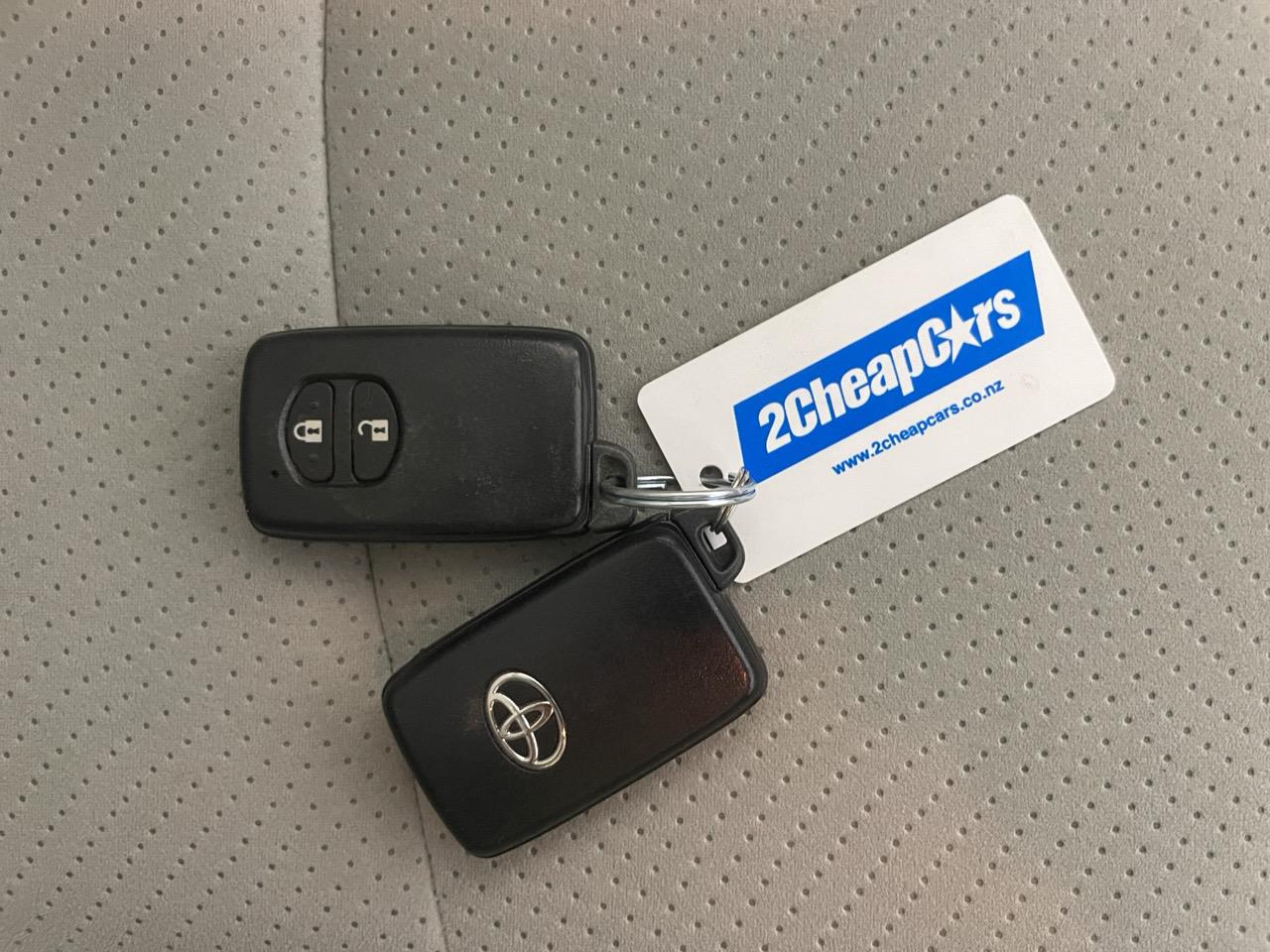 2012 Toyota Prius S Hatchback REVERSING CAMERA + AUTO LIGHTS + PUSH BUTOTN START