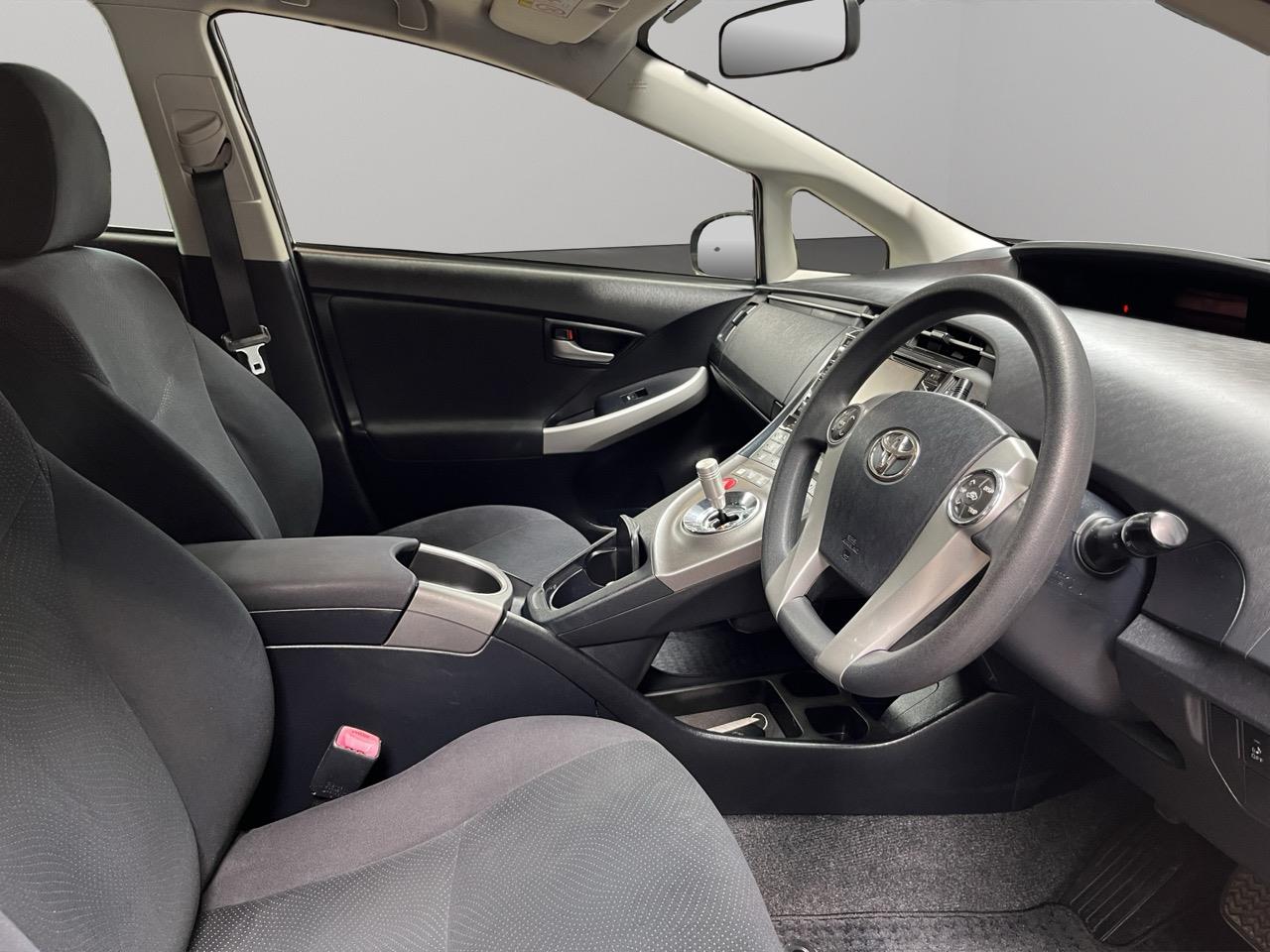 2013 Toyota Prius G Hatchback SEE US FOR FINANCE! BUY NOW PAY IN 6 MONTHS!*