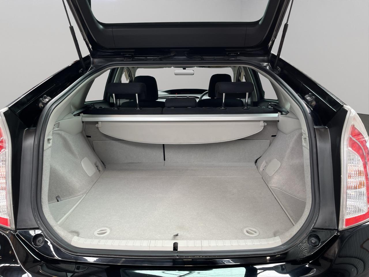 2013 Toyota Prius G Hatchback SEE US FOR FINANCE! BUY NOW PAY IN 6 MONTHS!*