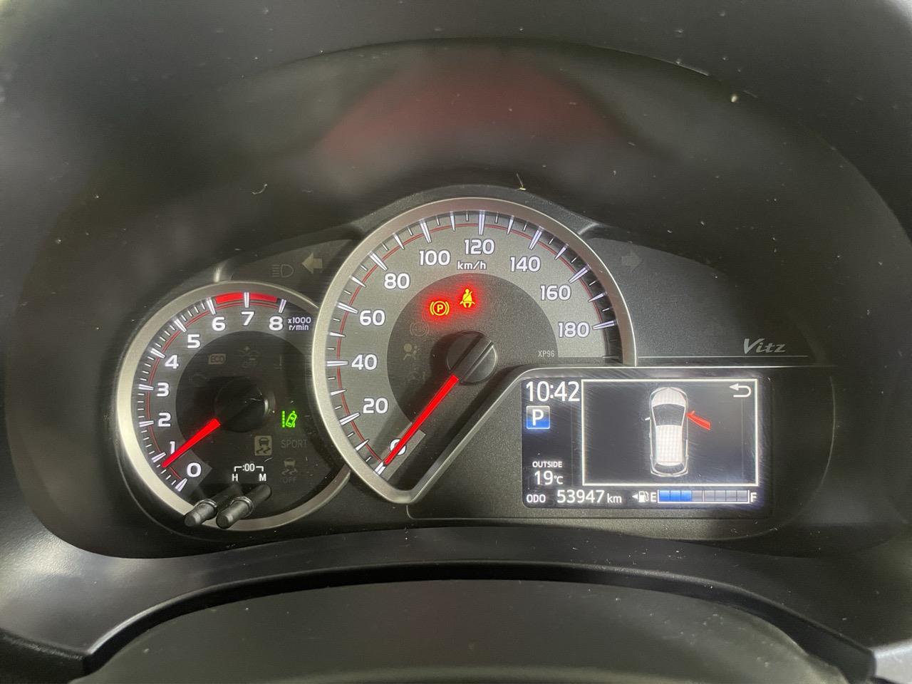 2016 Toyota Vitz Yaris F Hatchback LOW KMS + REVERSING CAMERA + AUTO LIGHTS