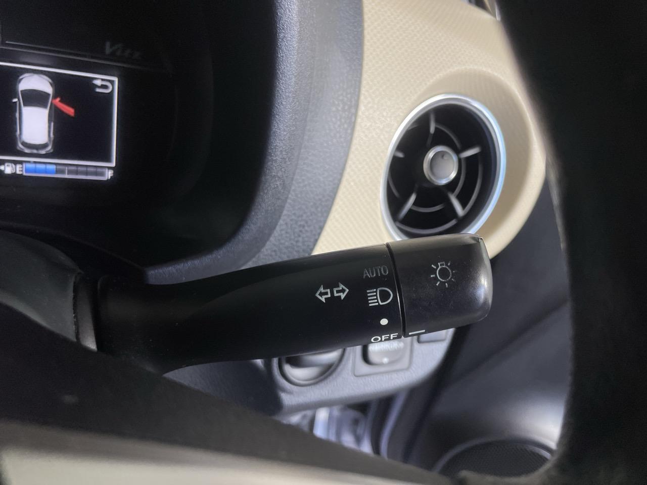 2016 Toyota Vitz Yaris F Hatchback LOW KMS + REVERSING CAMERA + AUTO LIGHTS