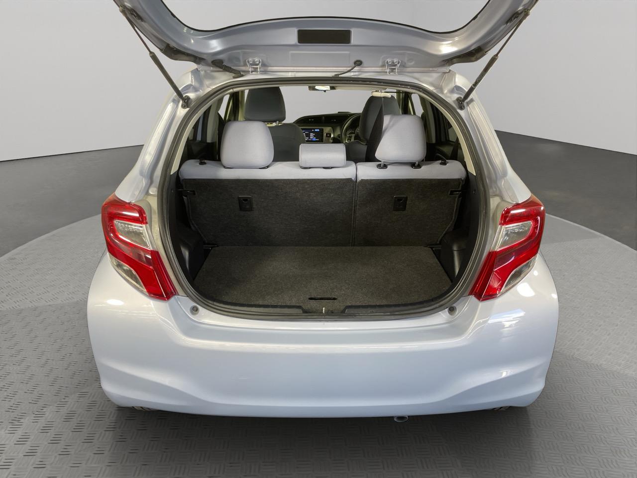 2016 Toyota Vitz Yaris F Hatchback LOW KMS + REVERSING CAMERA + AUTO LIGHTS