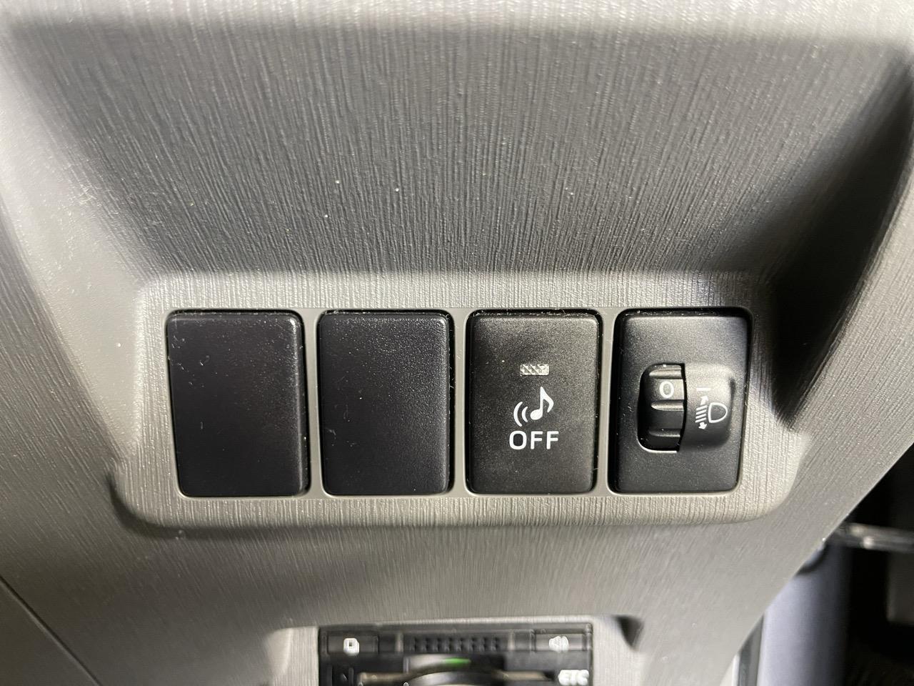 2013 Toyota Prius Alpha S Touring Selection Station Wagon REVERSING CAMERA + AUTO LIGHTS + PUSH BUTTON START