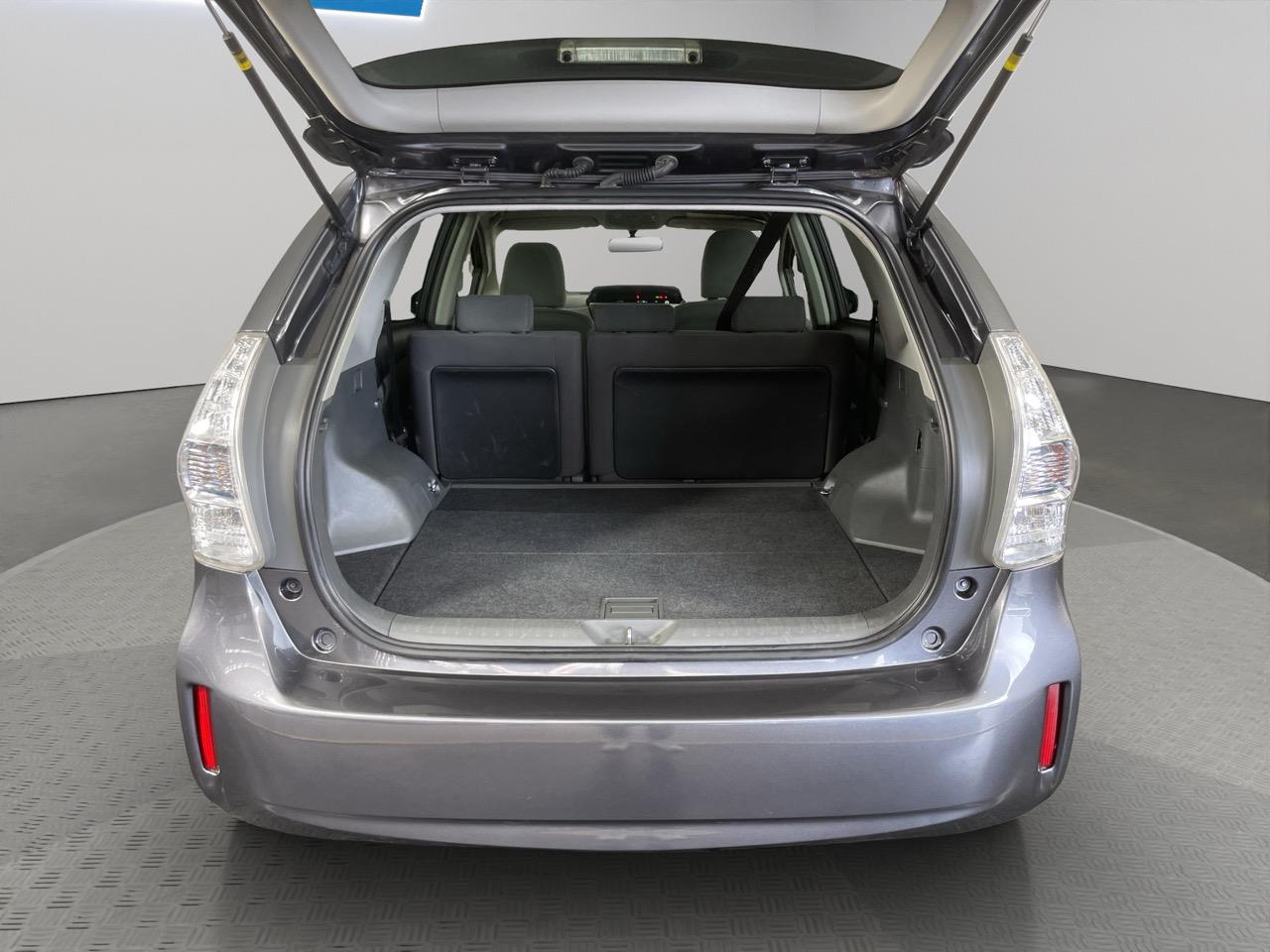 2013 Toyota Prius Alpha S Touring Selection Station Wagon REVERSING CAMERA + AUTO LIGHTS + PUSH BUTTON START