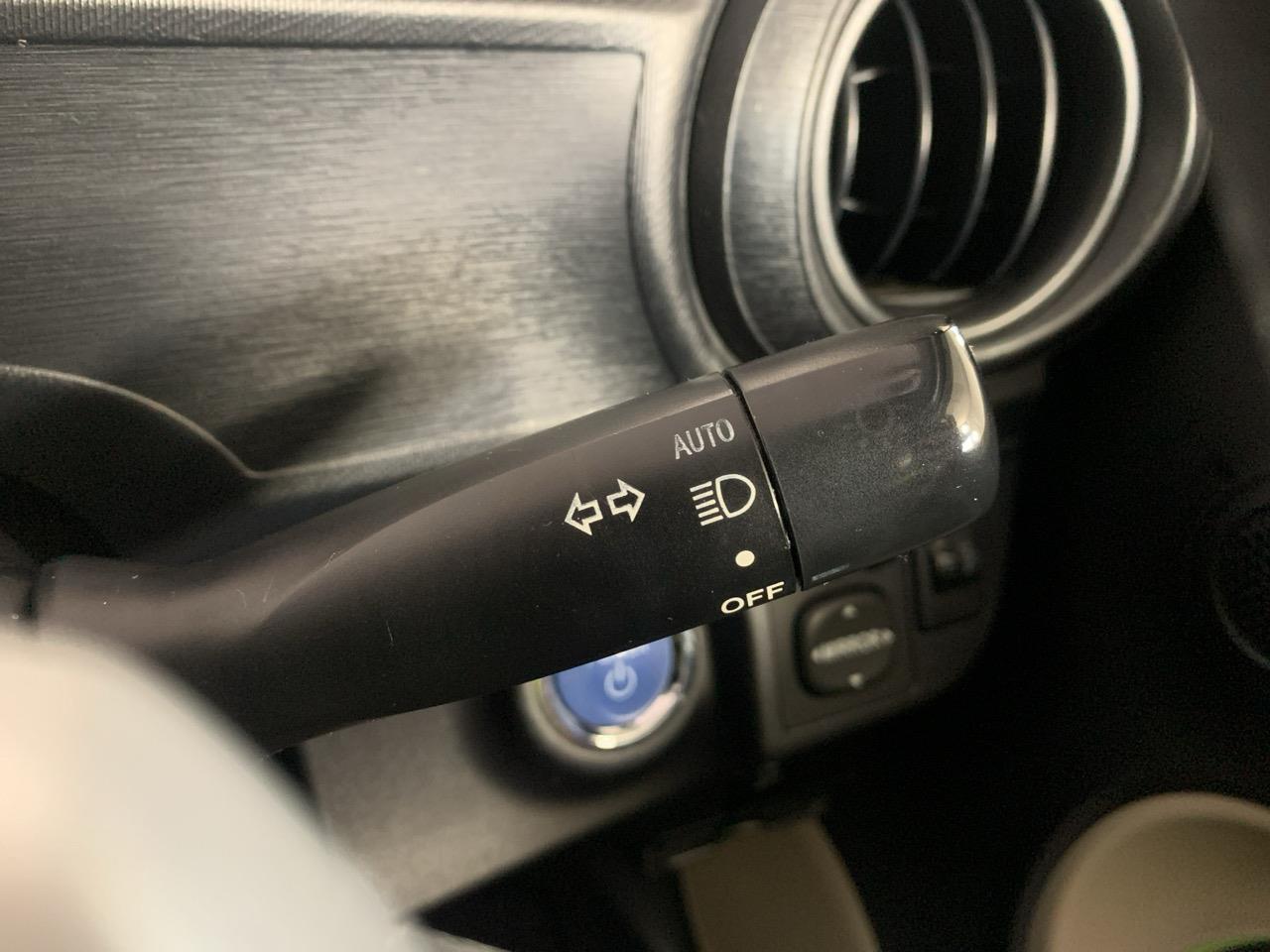 2013 Toyota Aqua G Hatchback REVERSING CAMERA + PUSH BUTTON START + AUTO LIGHTS