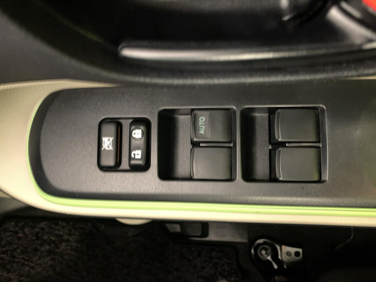 2013 Toyota Aqua G Hatchback REVERSING CAMERA + PUSH BUTTON START + AUTO LIGHTS