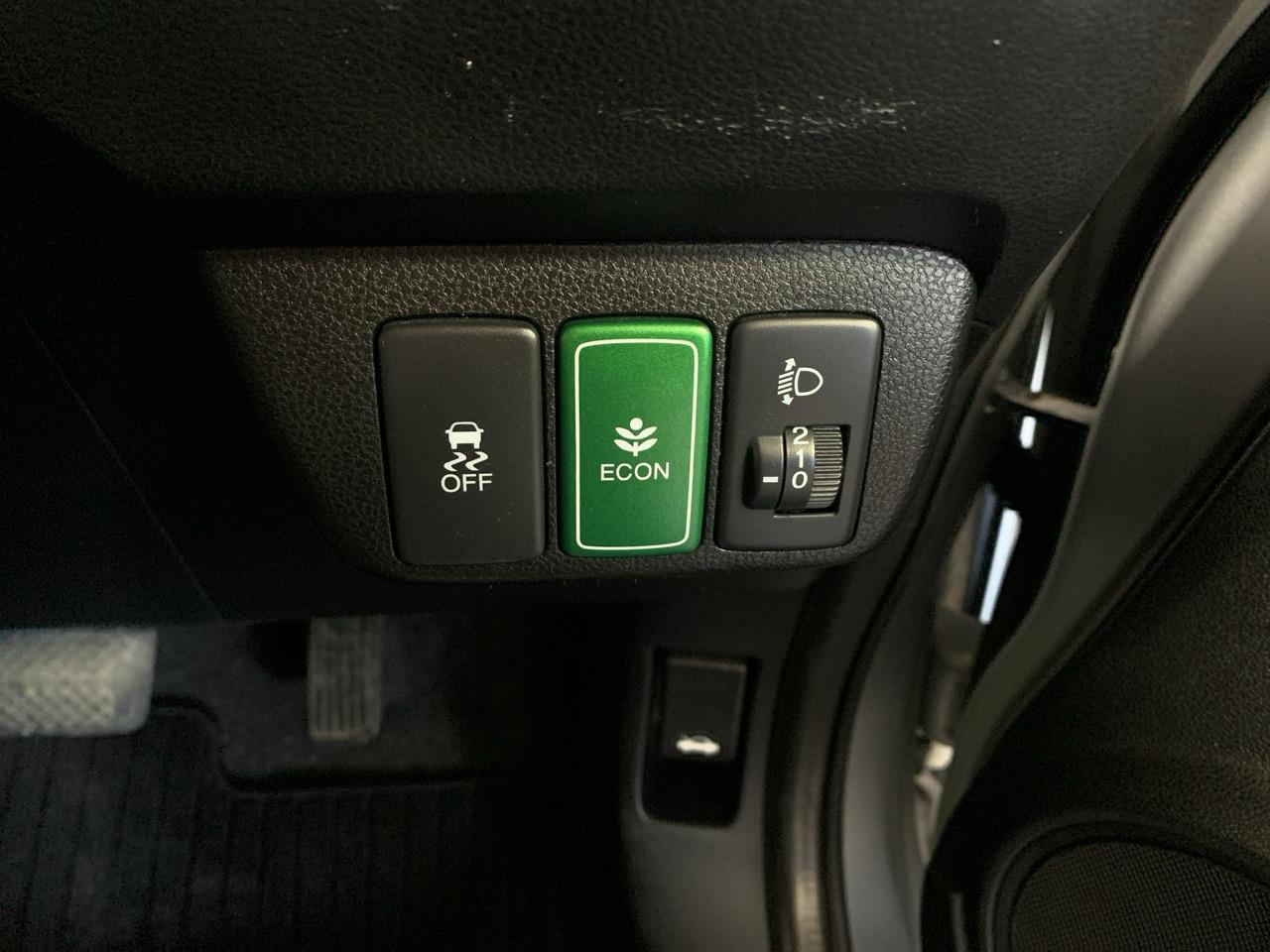 2014 Honda Shuttle HYBRID Station Wagon REVERSING CAMERA + HYBRID EFFICIENCY