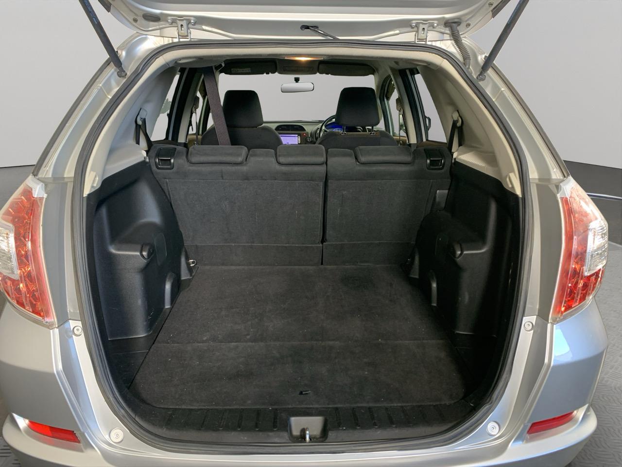 2014 Honda Shuttle HYBRID Station Wagon REVERSING CAMERA + HYBRID EFFICIENCY