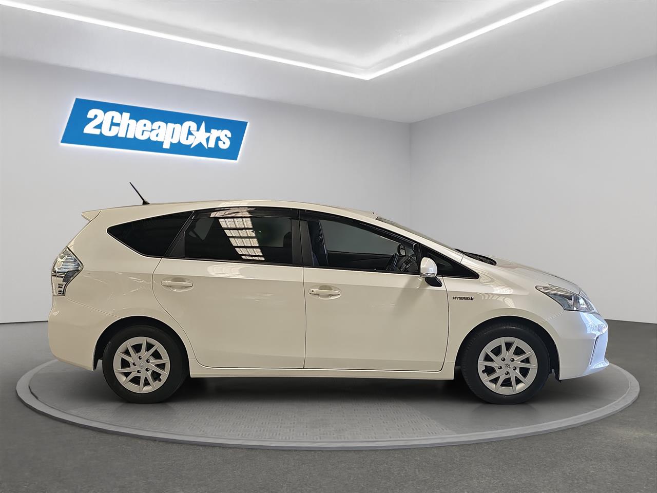 2015 Toyota Prius Alpha S Station Wagon SMART KEY + GREAT FUEL EFFICIENCY