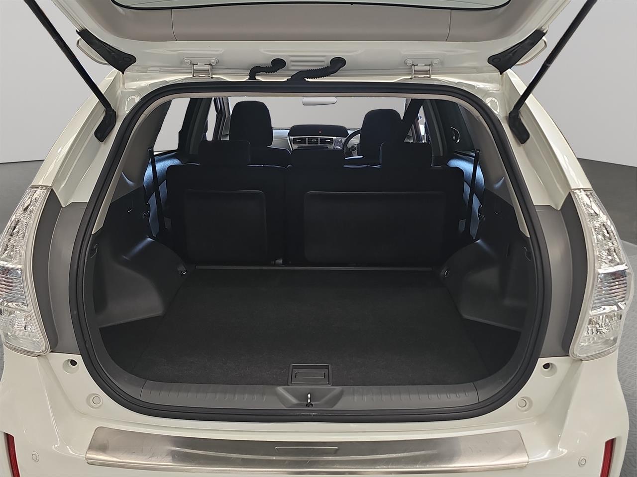 2015 Toyota Prius Alpha S Station Wagon SMART KEY + GREAT FUEL EFFICIENCY