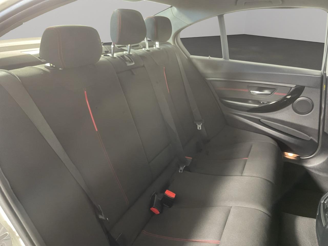 2015 BMW 320D BluePerformance Luxury Sedan REVERSING CAMERA + PARKING SENSOR + CRUISE CONTROL