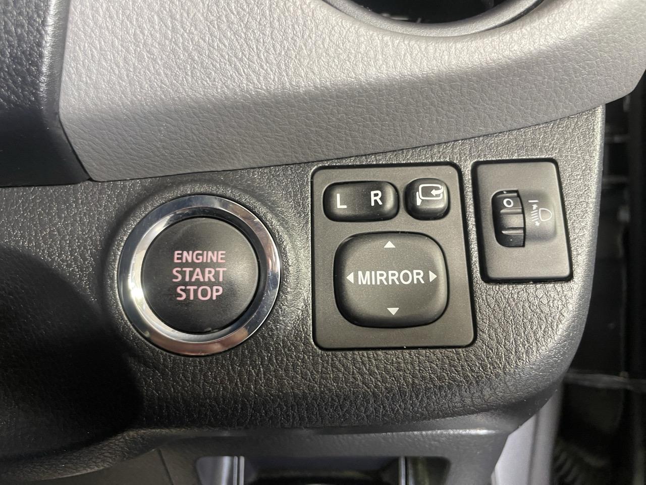 2014 Toyota Vitz F Hatchback LOW KM + REVERSING CAMERA + PUSH START